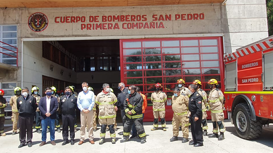 Continúa la entrega de uniformes estructurales y multirol para Bomberos de la Región Metropolitana